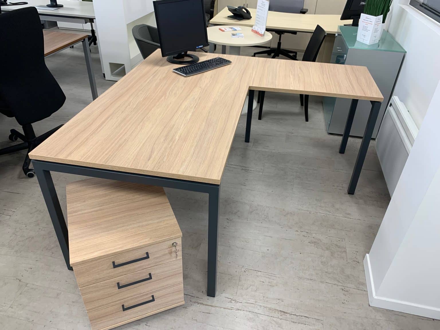 Fabriquer un bureau avec un plan de travail : Les étapes à suivre