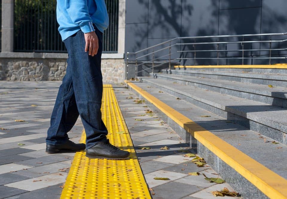 Sécuriser les escaliers avec des solutions antidérapantes adaptées à chaque besoin